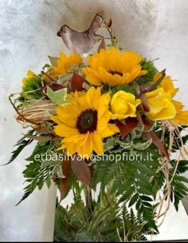 mazzo alto misto con girasoli