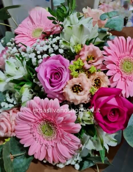 Bouquet di fiori assortiti toni rosa-fucsia