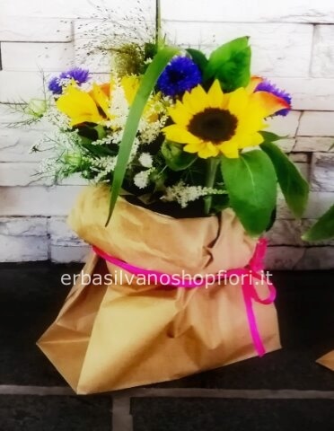 cestino di fiori misti medio