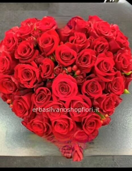 Cuore di rose rosse. Diametro 30 cm
