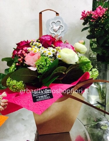 Borsetta con fiori assortiti