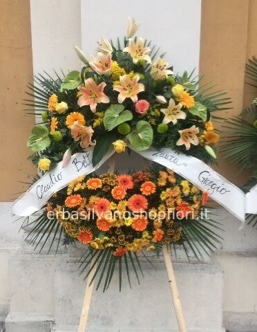 Corona funebre con tipo fiori da concordare