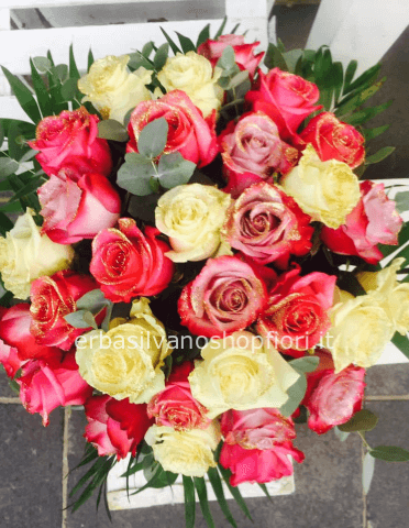 Bouquet di rose assortite (minimo 12 h media)