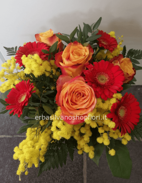 mazzo misto fiori e mimosa