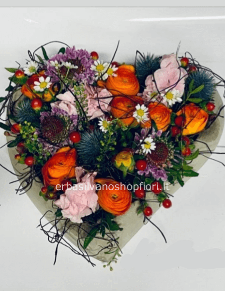 Cuore di cemento con fiori freschi PICCOLO