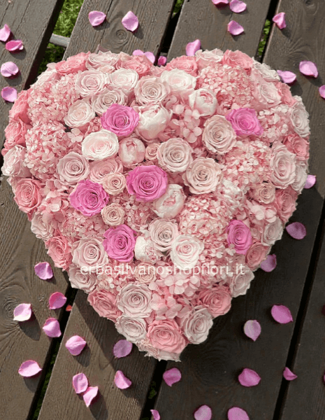 Cuore di rose rosa miste